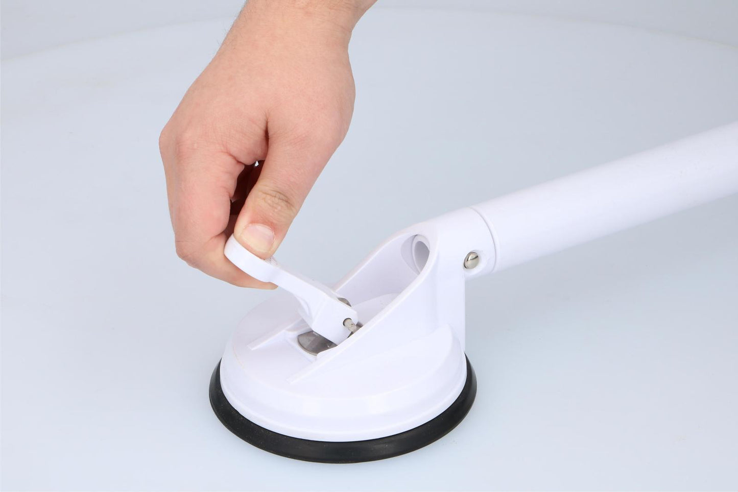 Suction bar extendable handle