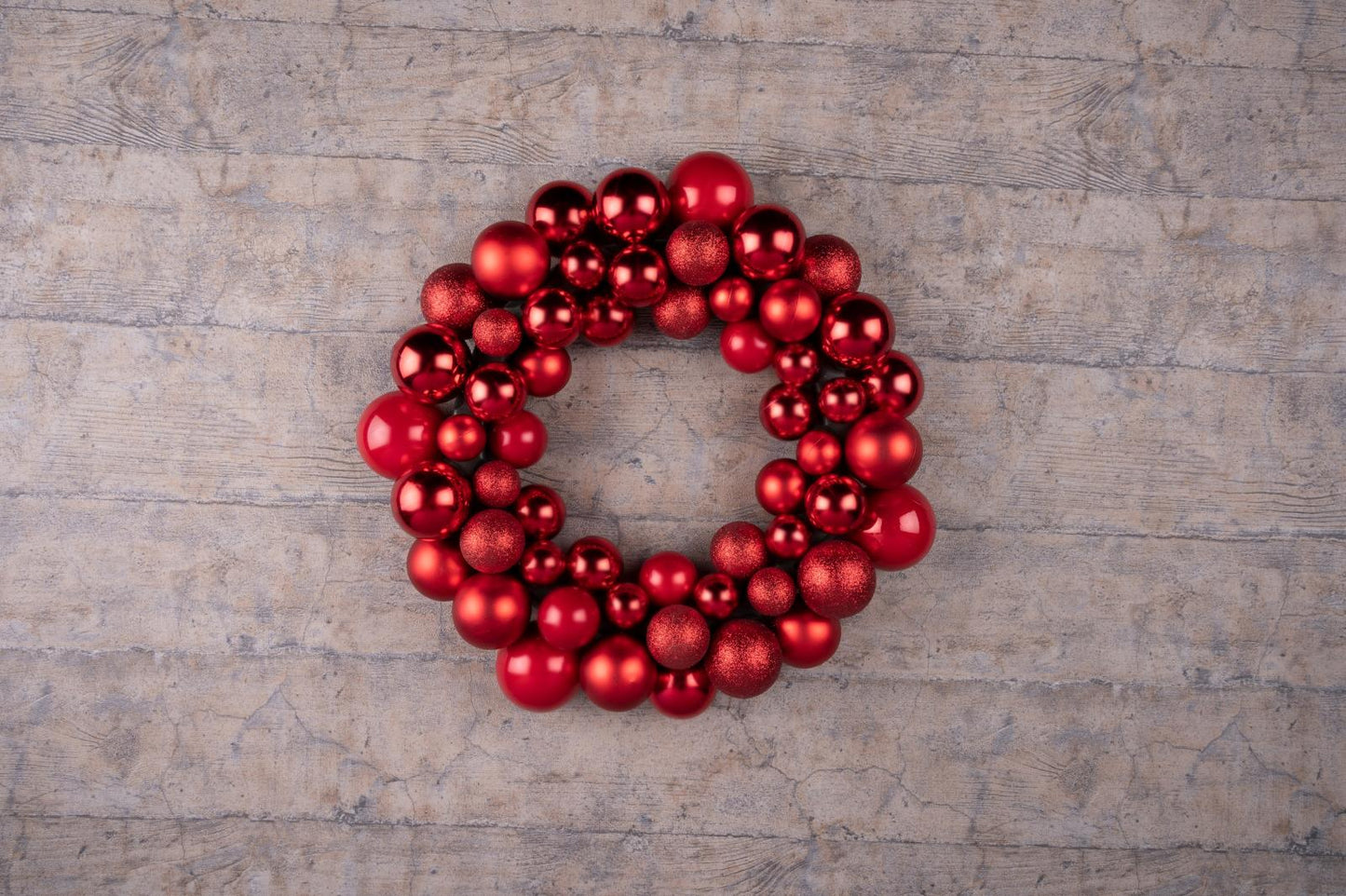 Xmas wreath 55pc ball red